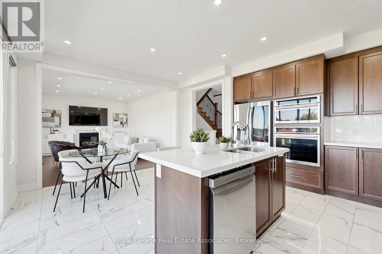33 Bill Guy Drive, Georgina, ON
