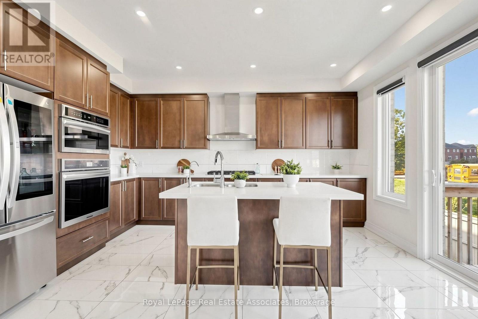 33 Bill Guy Drive, Georgina, ON