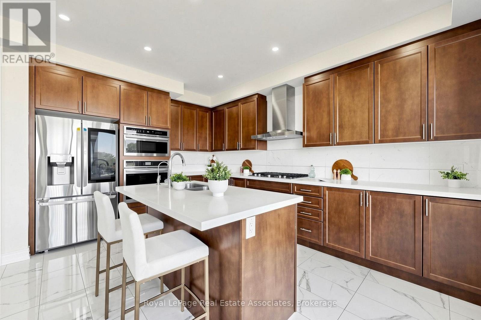33 Bill Guy Drive, Georgina, ON