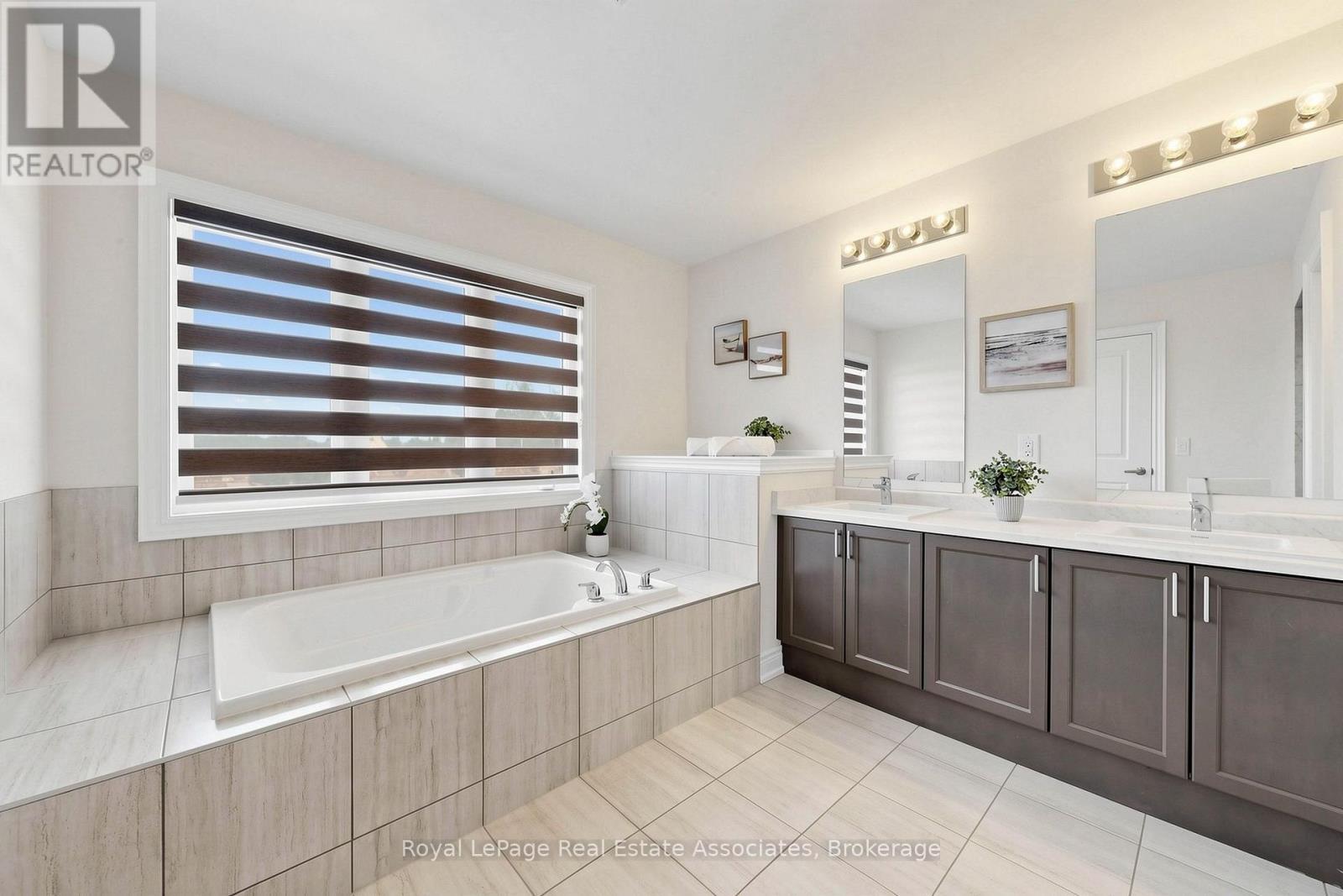 33 Bill Guy Drive, Georgina, ON