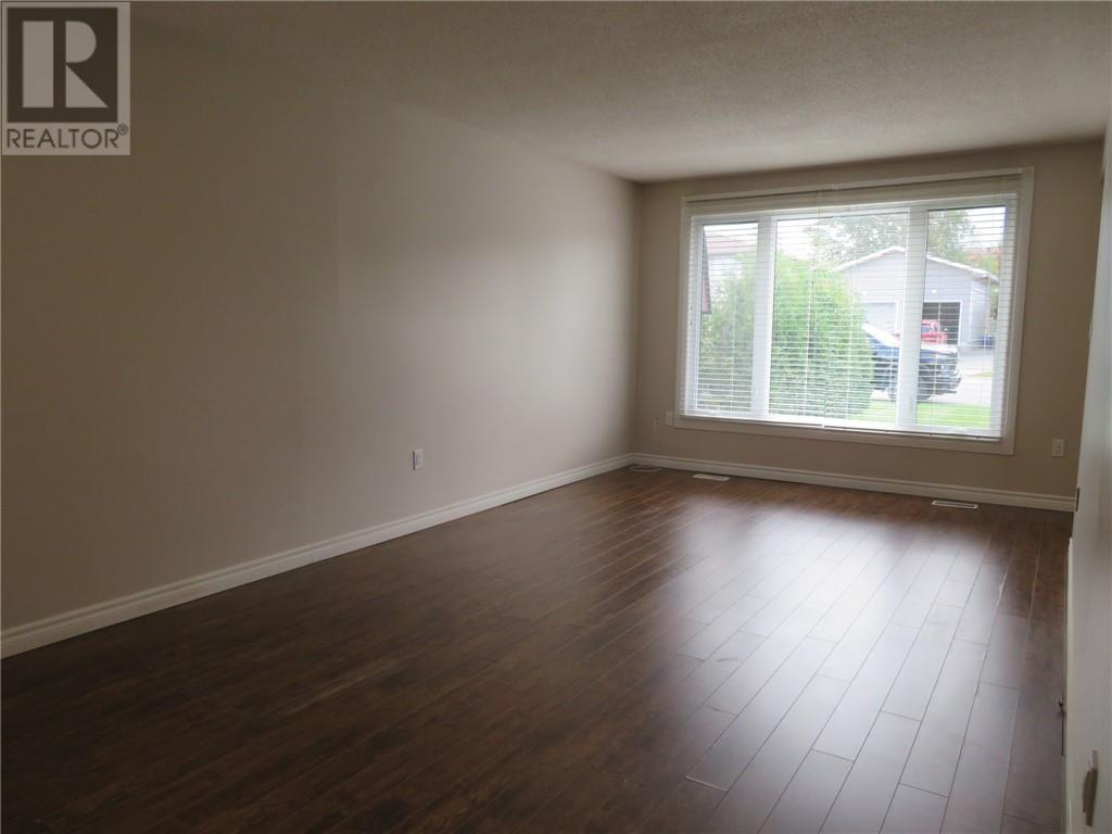 880 Woodbine Avenue, Sudbury, ON
