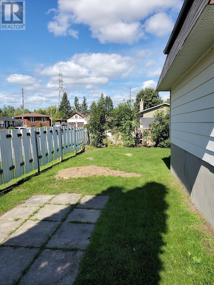 880 Woodbine Avenue, Sudbury, ON