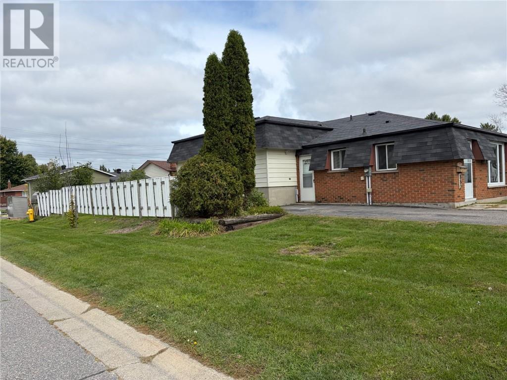 880 Woodbine Avenue, Sudbury, ON