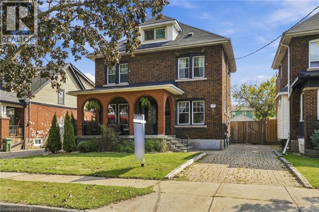 17 Tuxedo Avenue S, Hamilton, ON