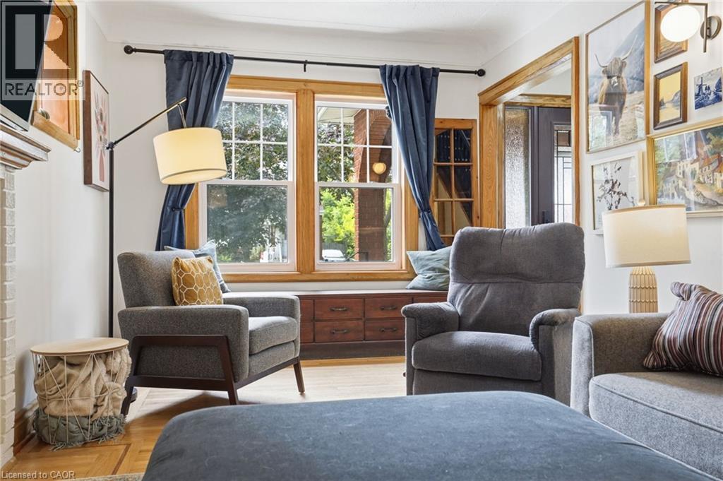 17 Tuxedo Avenue S, Hamilton, ON
