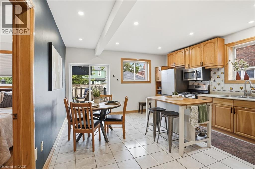 17 Tuxedo Avenue S, Hamilton, ON