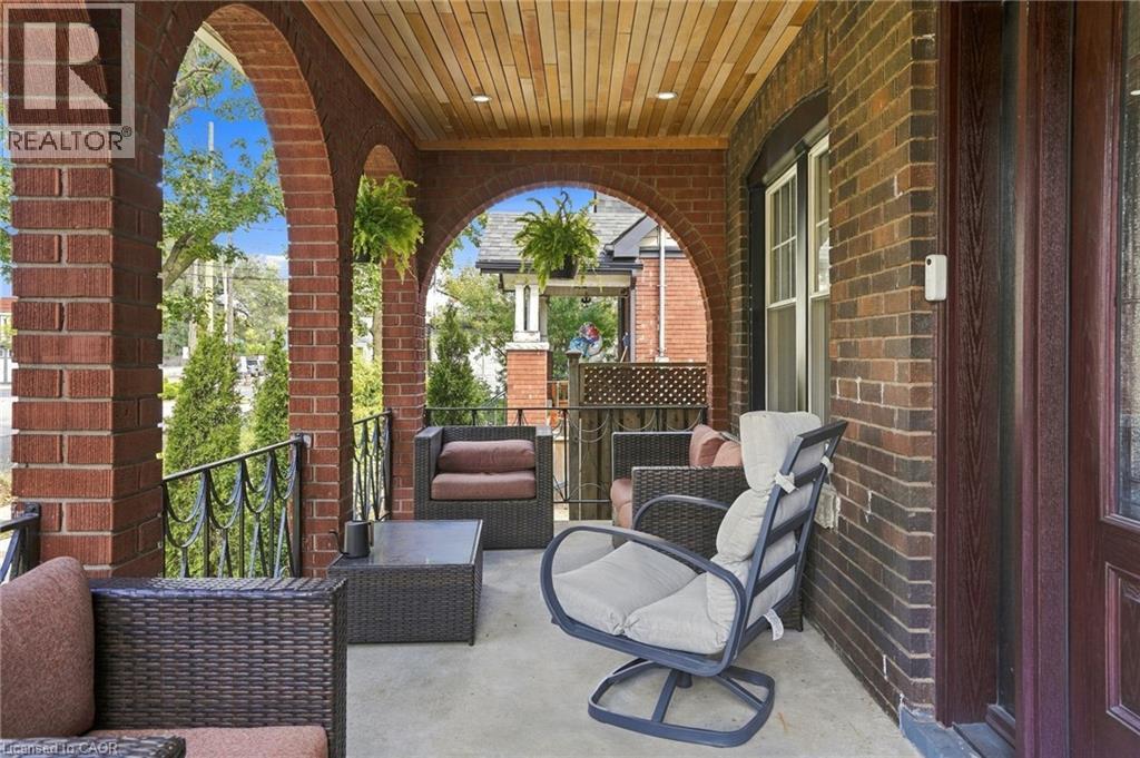 17 Tuxedo Avenue S, Hamilton, ON