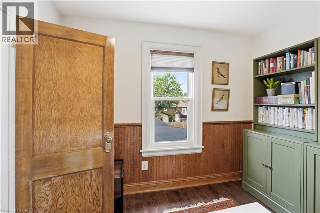 17 Tuxedo Avenue S, Hamilton, ON
