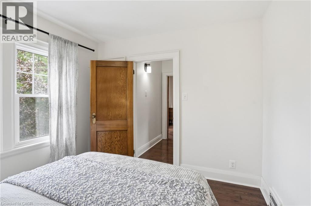 17 Tuxedo Avenue S, Hamilton, ON