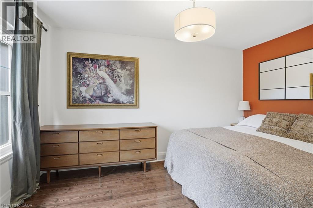 17 Tuxedo Avenue S, Hamilton, ON