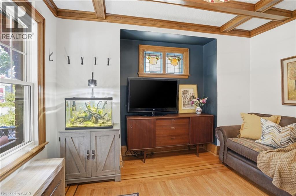 17 Tuxedo Avenue S, Hamilton, ON