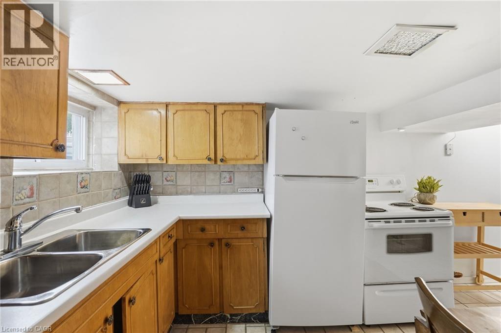 17 Tuxedo Avenue S, Hamilton, ON