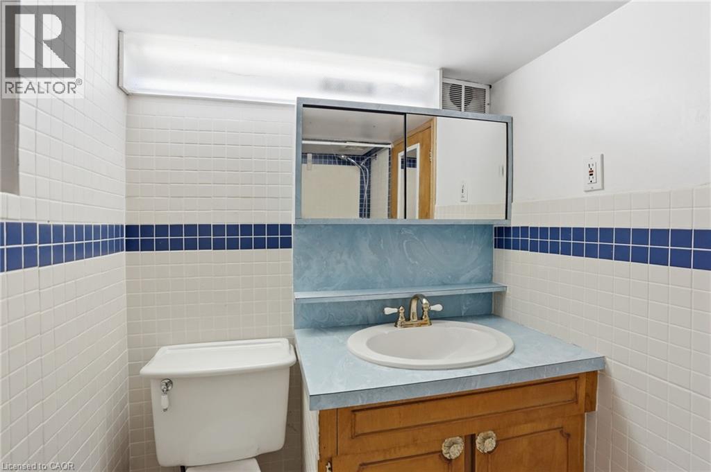 17 Tuxedo Avenue S, Hamilton, ON