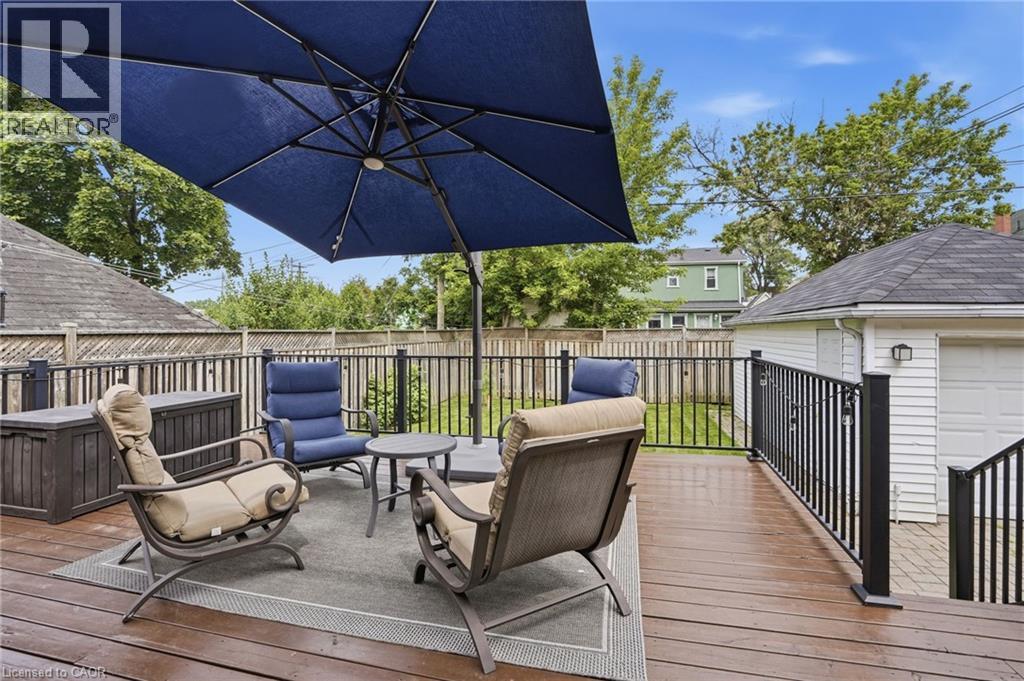 17 Tuxedo Avenue S, Hamilton, ON