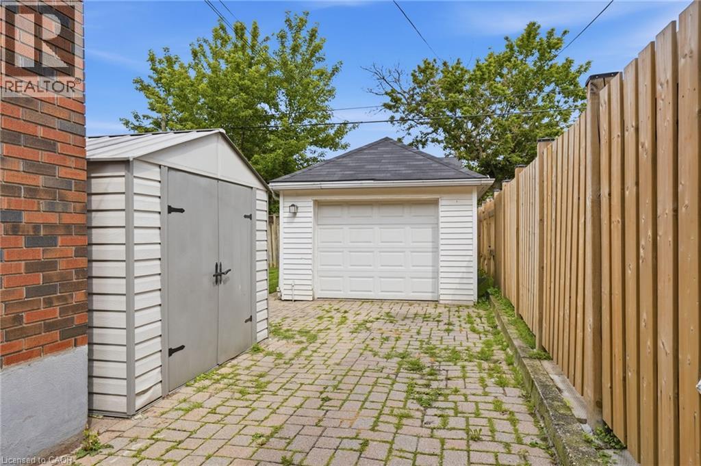 17 Tuxedo Avenue S, Hamilton, ON
