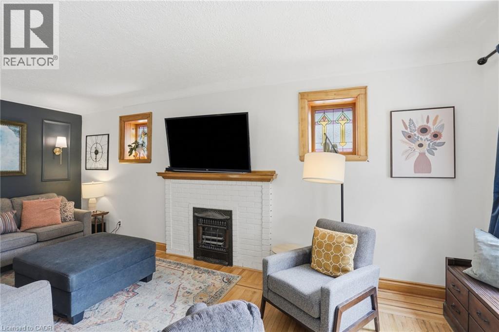 17 Tuxedo Avenue S, Hamilton, ON