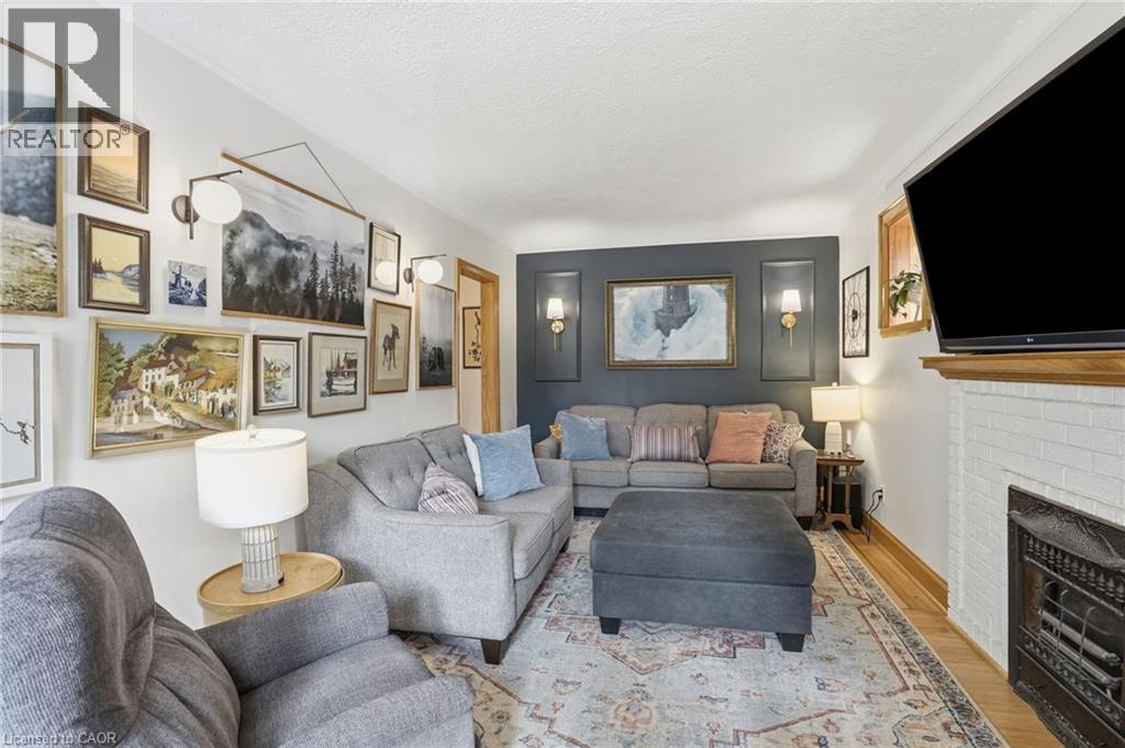 17 Tuxedo Avenue S, Hamilton, ON