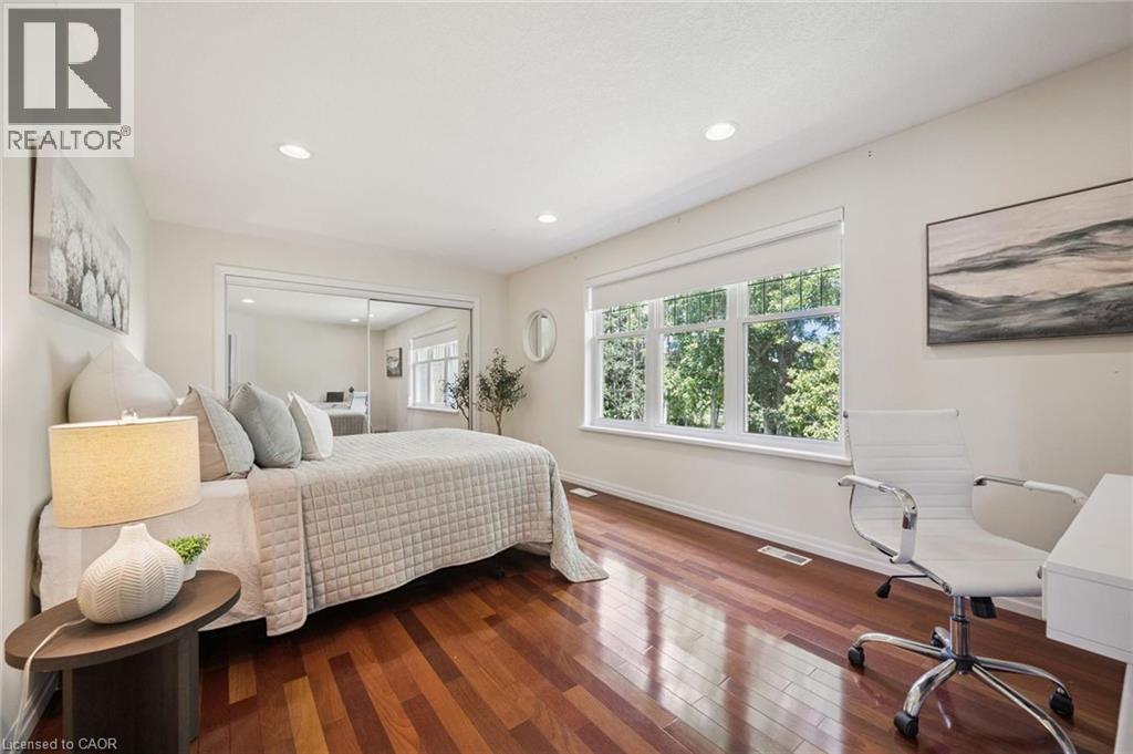 576 Falconridge Crescent, Kitchener, ON