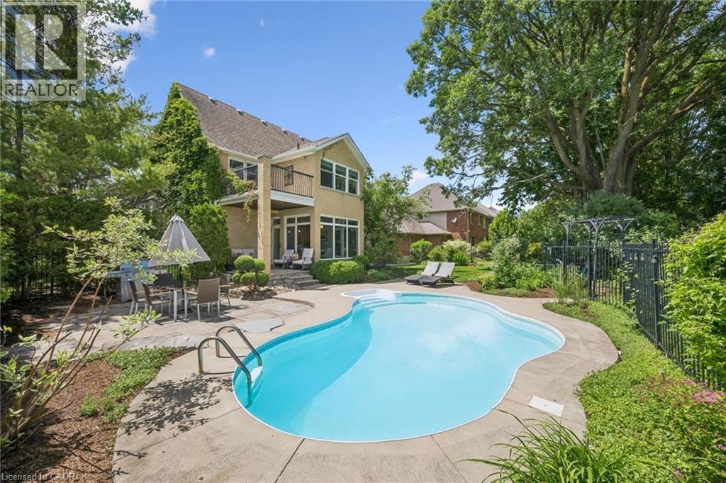 576 Falconridge Crescent, Kitchener, ON