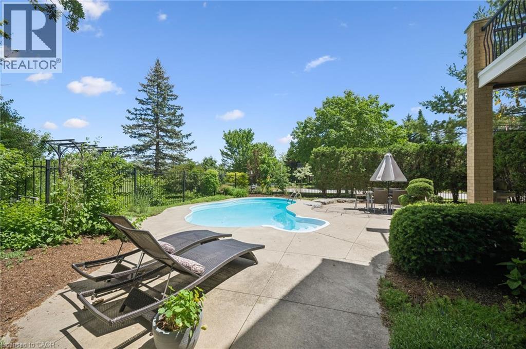 576 Falconridge Crescent, Kitchener, ON