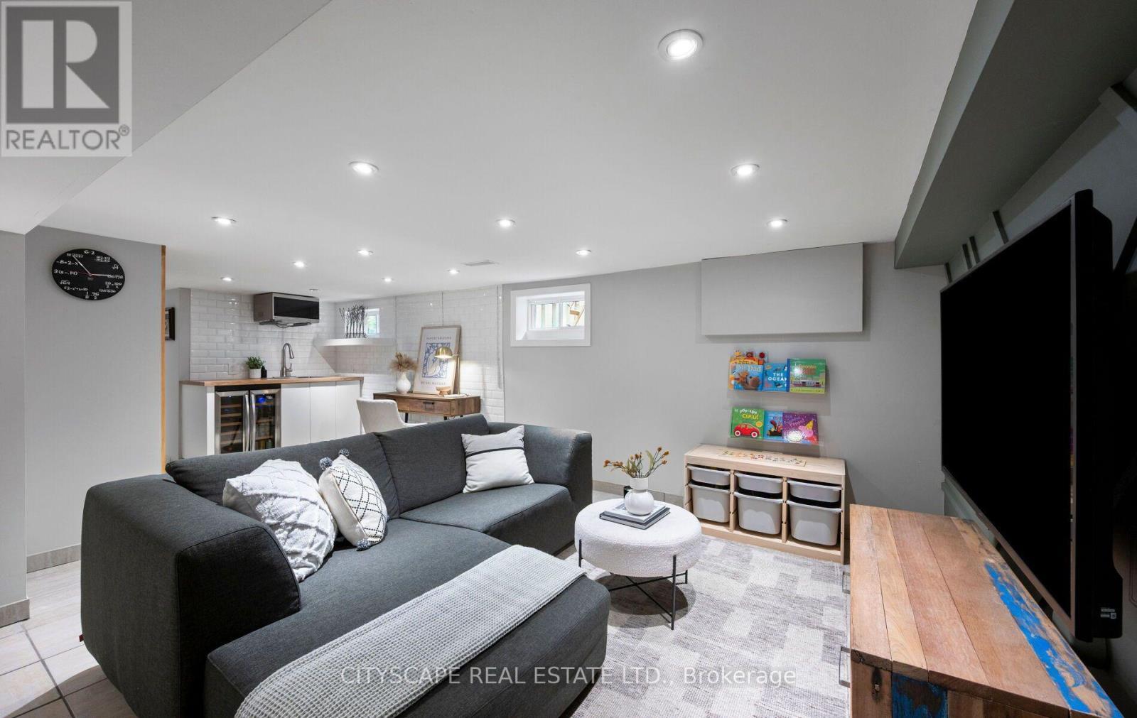 48 Golfview Avenue, Toronto, ON