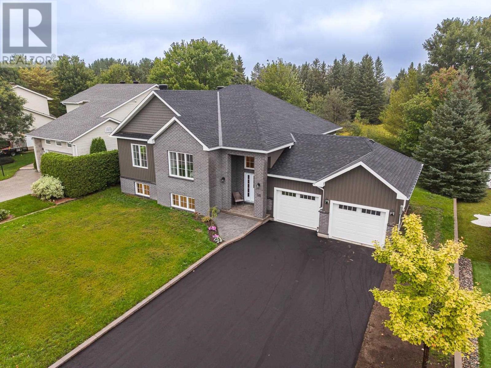 126 Queensgate Blvd, Sault Ste. Marie, ON