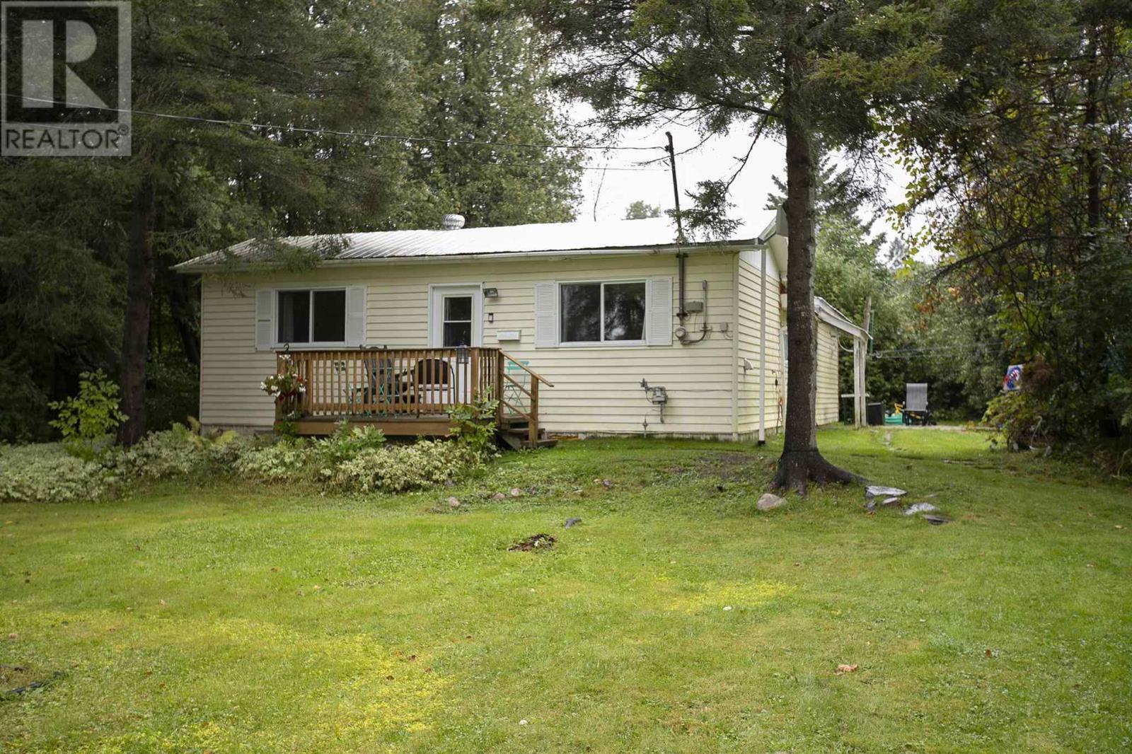 5 Pilgrim St, Bruce Mines, ON