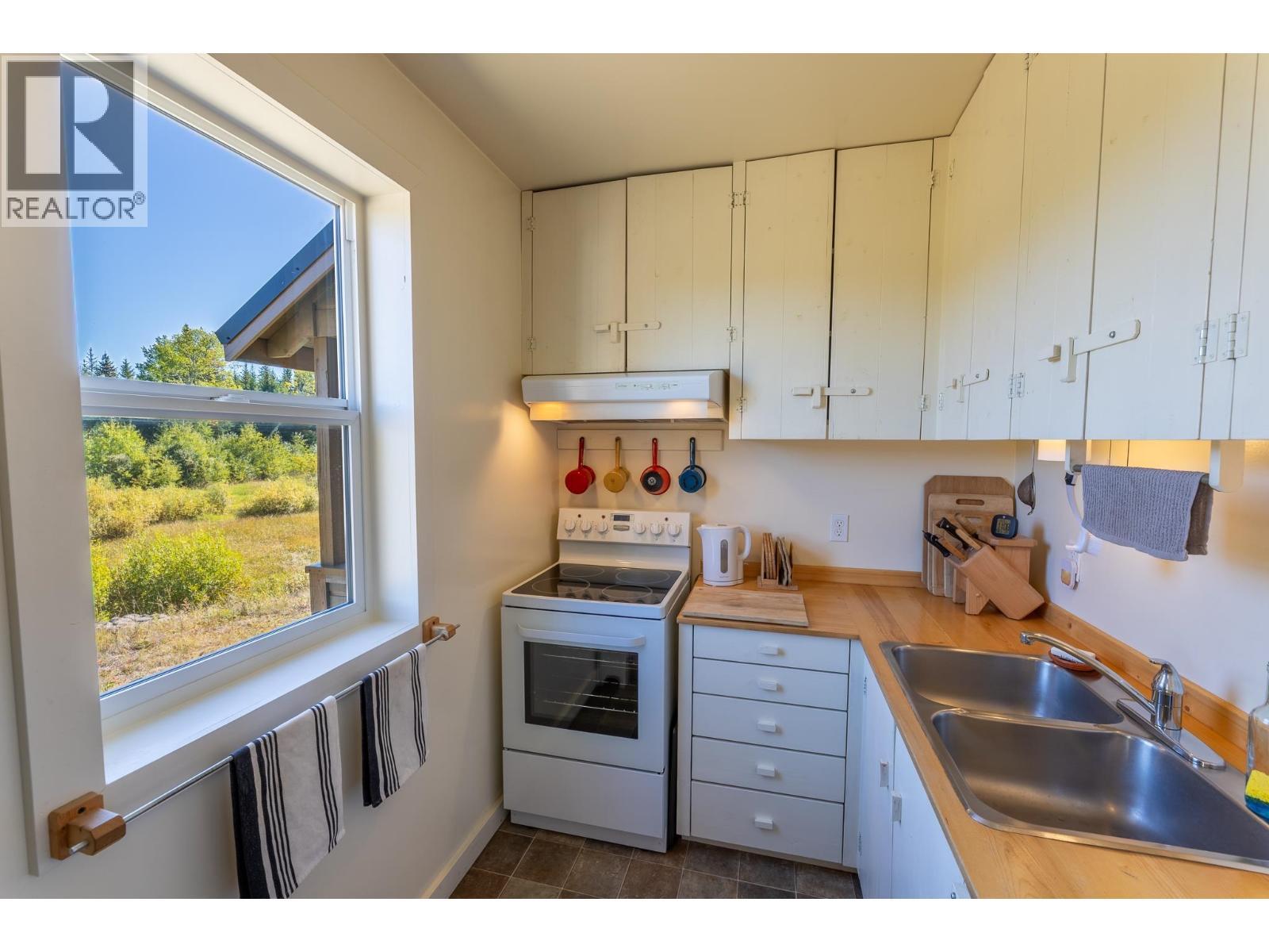 7568 High Country Road, Bridge Lake, BC