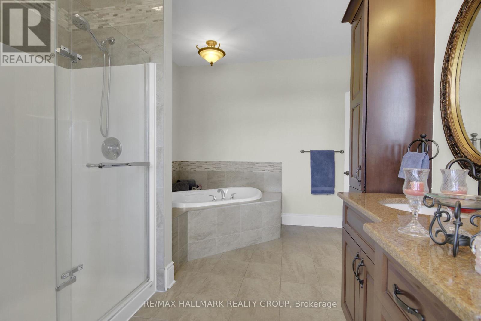Primary ensuite - 7479 Bleeks Road, Ottawa, ON
