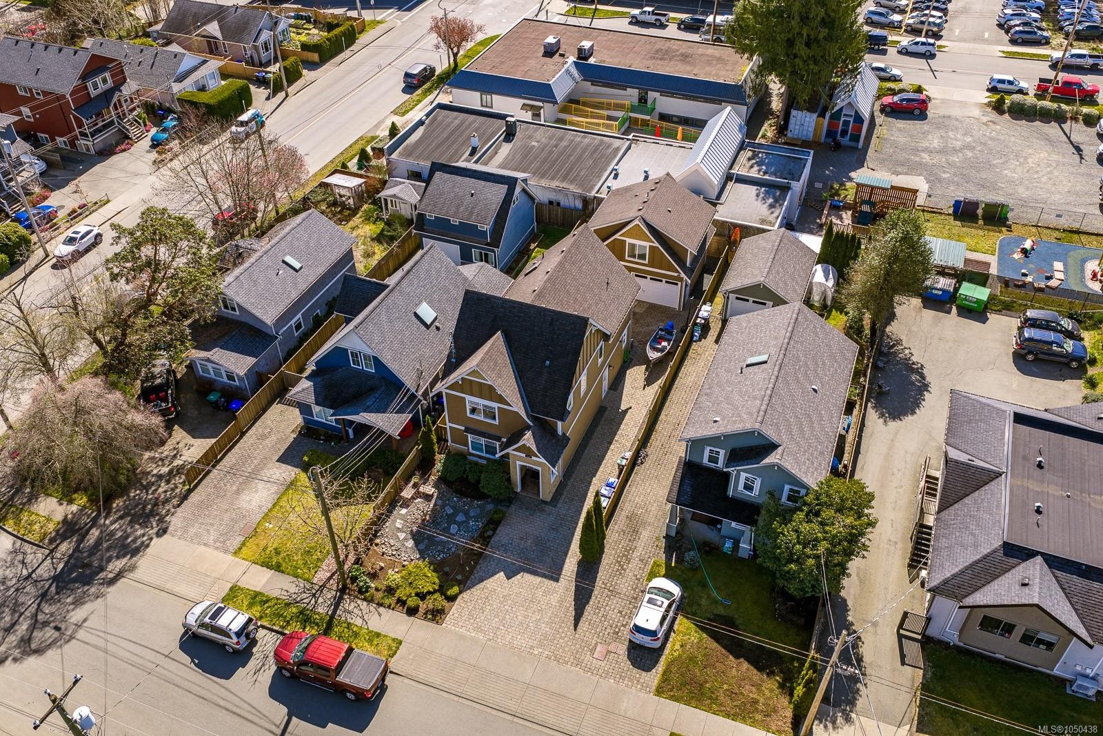 232 2Nd St, Courtenay, BC