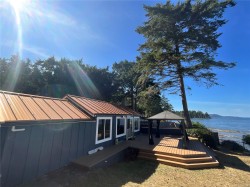 532 Berry Point Rd Gabriola Island, BC V0R 1X1