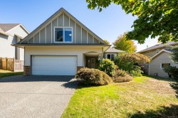 2464 Stirling Cres Courtenay, BC V9N 1Y2