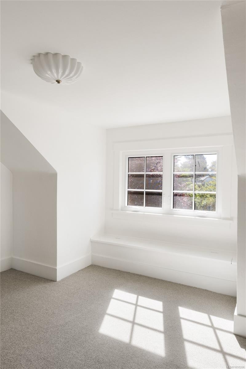 1027 Deal St, Oak Bay, BC