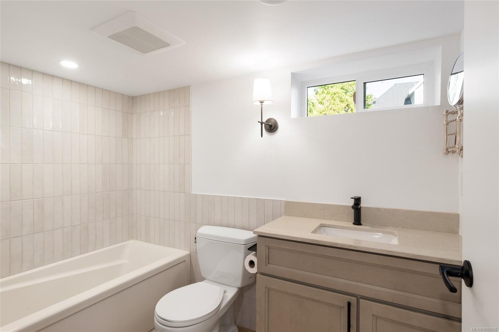 1027 Deal St, Oak Bay, BC