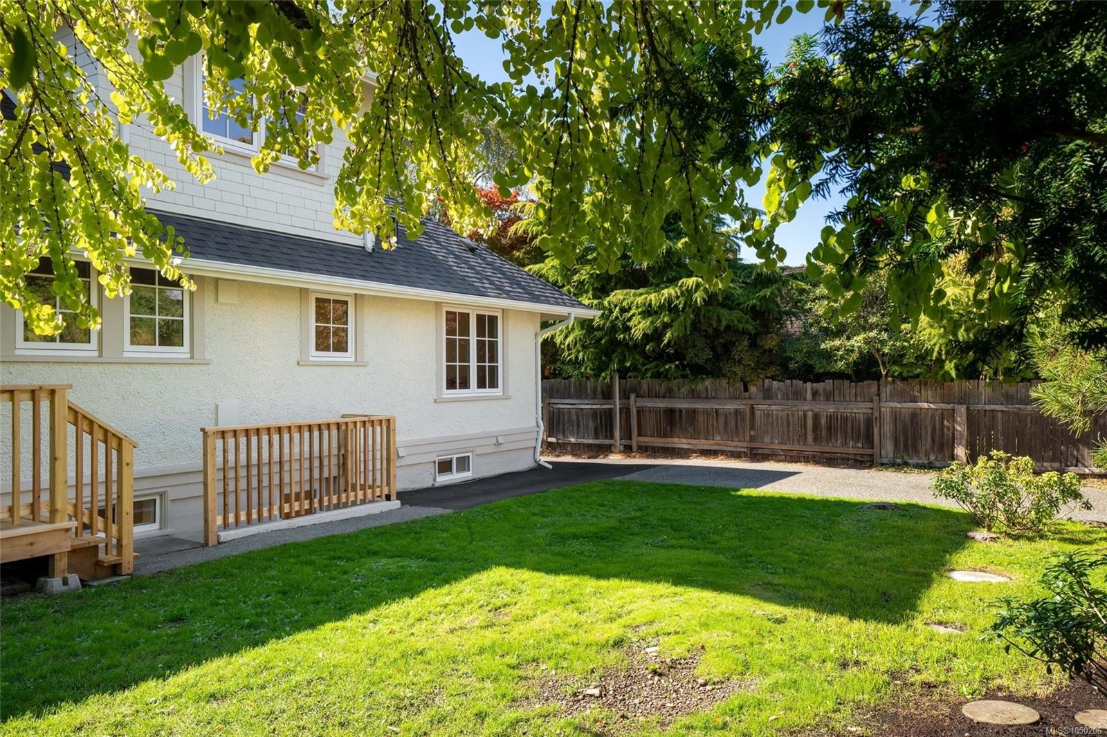 1027 Deal St, Oak Bay, BC