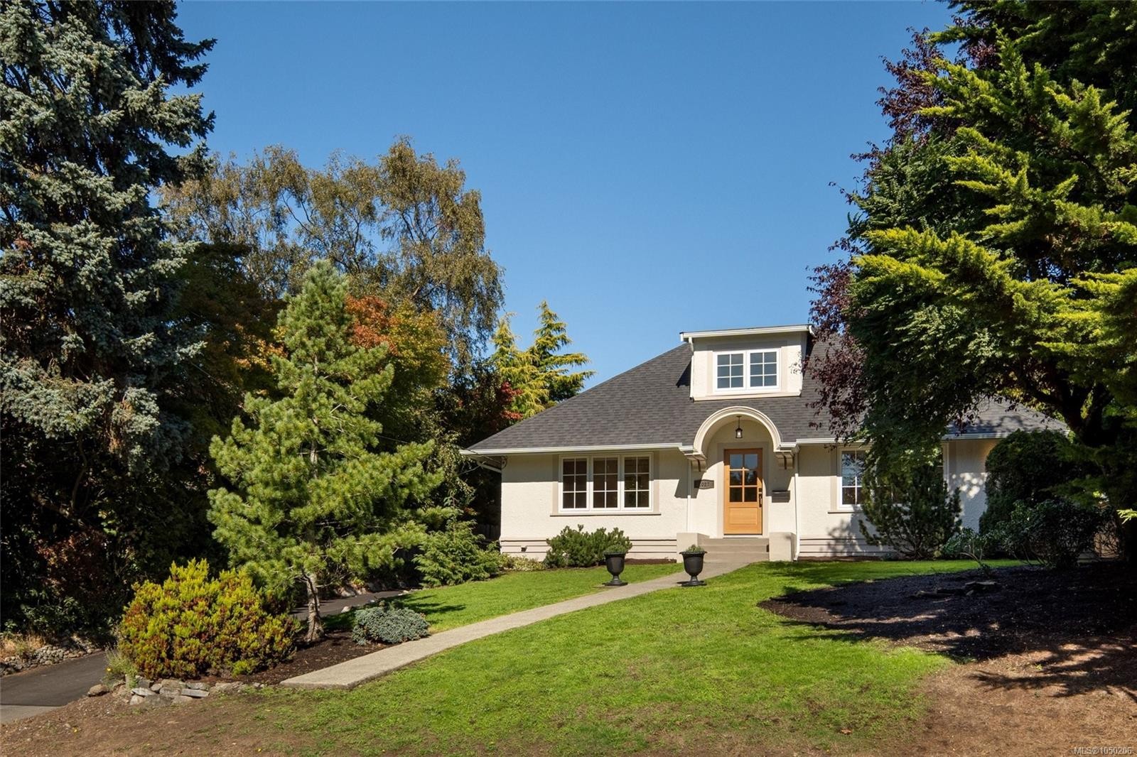 1027 Deal St, Oak Bay, BC