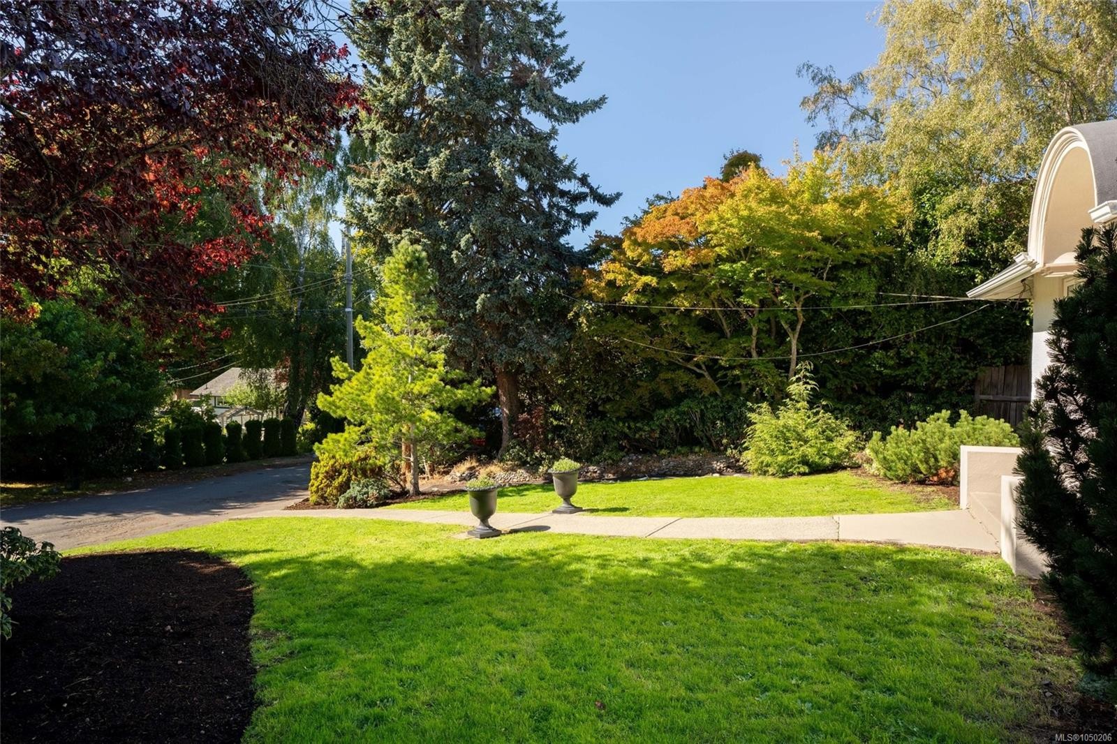 1027 Deal St, Oak Bay, BC