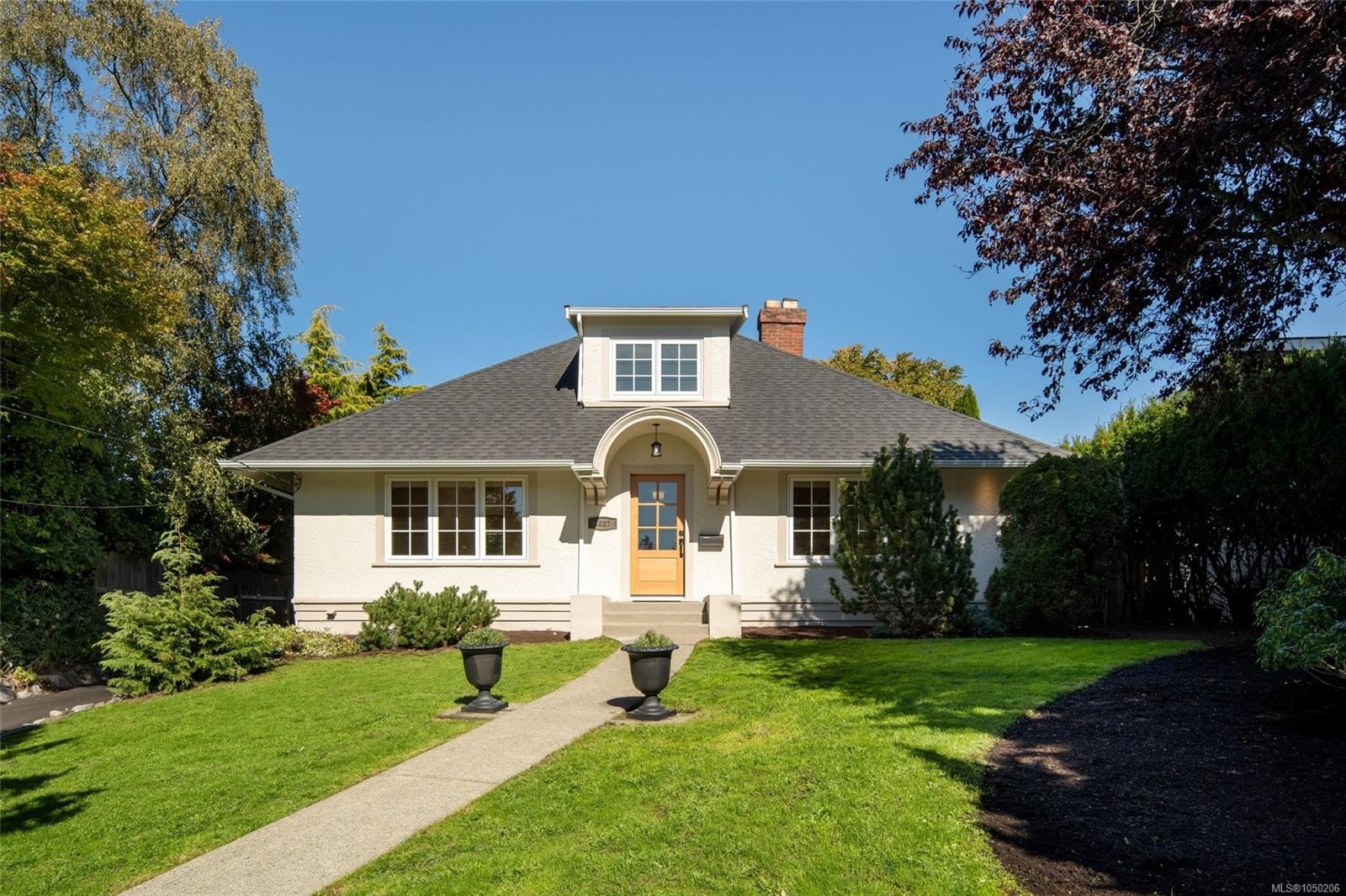 1027 Deal St, Oak Bay, BC