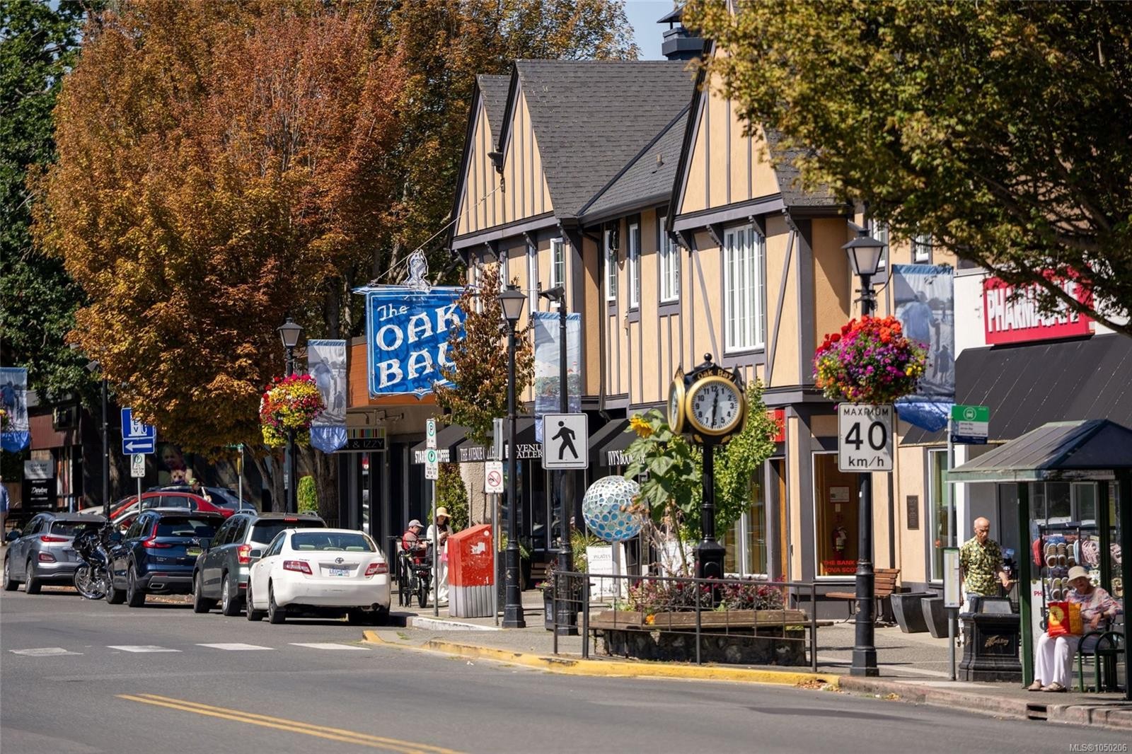 1027 Deal St, Oak Bay, BC