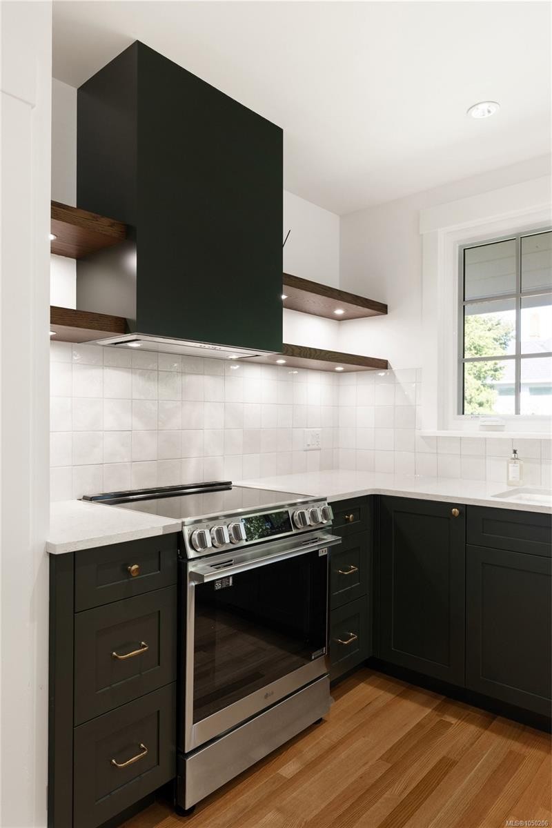 1027 Deal St, Oak Bay, BC