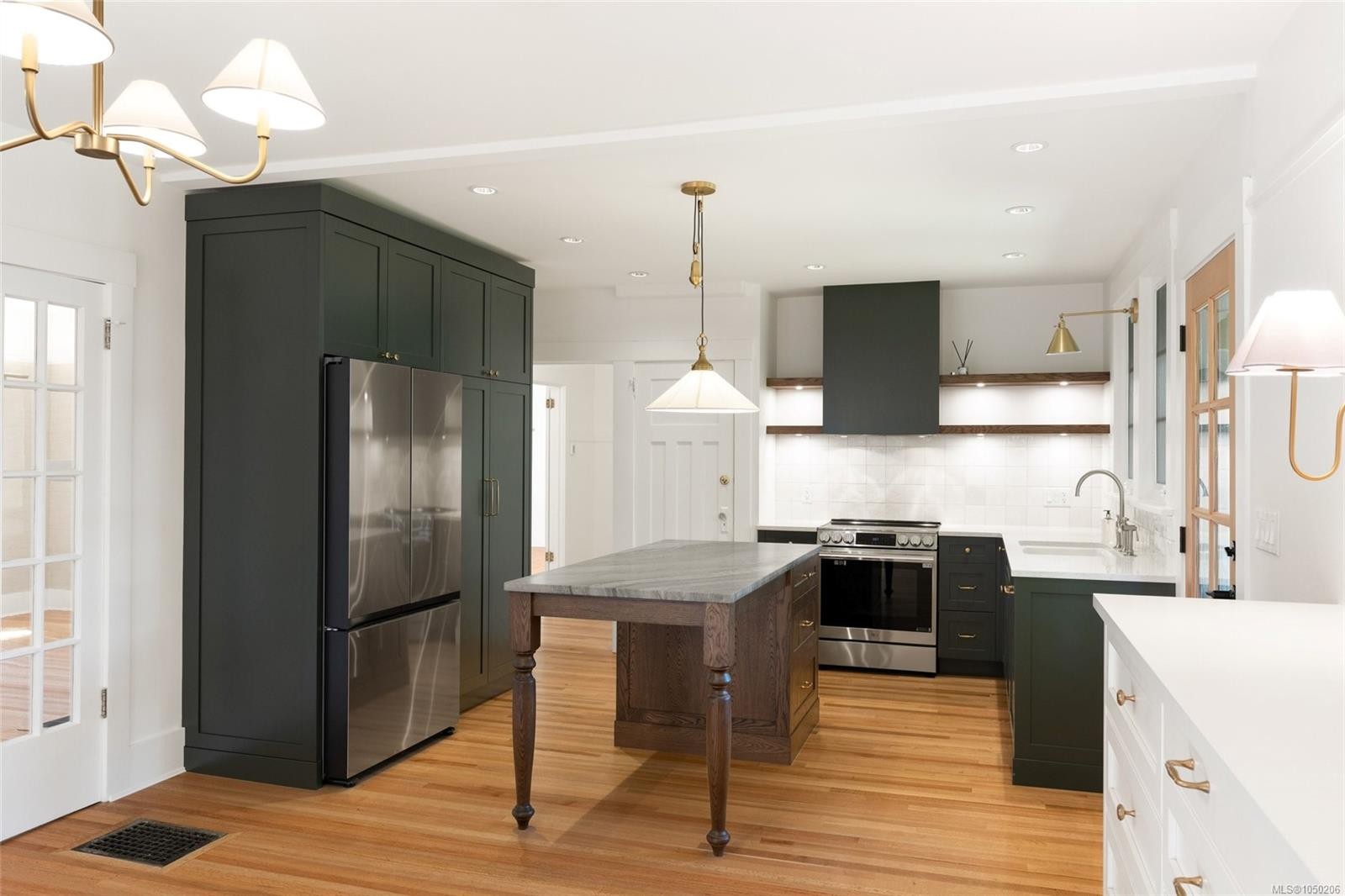 1027 Deal St, Oak Bay, BC