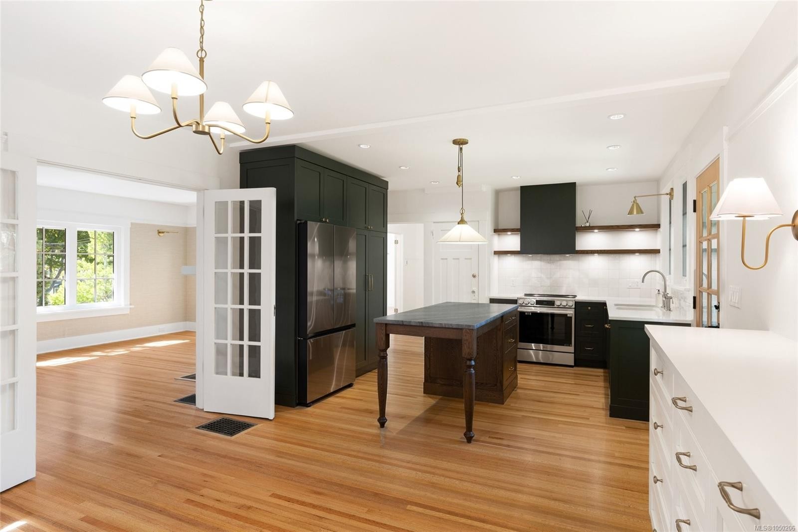 1027 Deal St, Oak Bay, BC