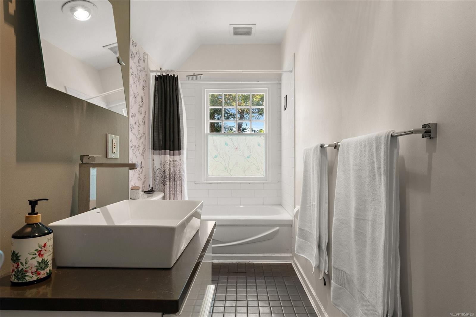#5-1715 Rockland Ave, Victoria, BC