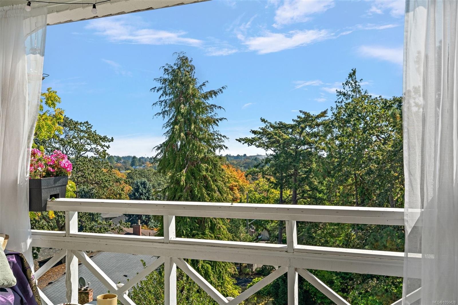 #5-1715 Rockland Ave, Victoria, BC