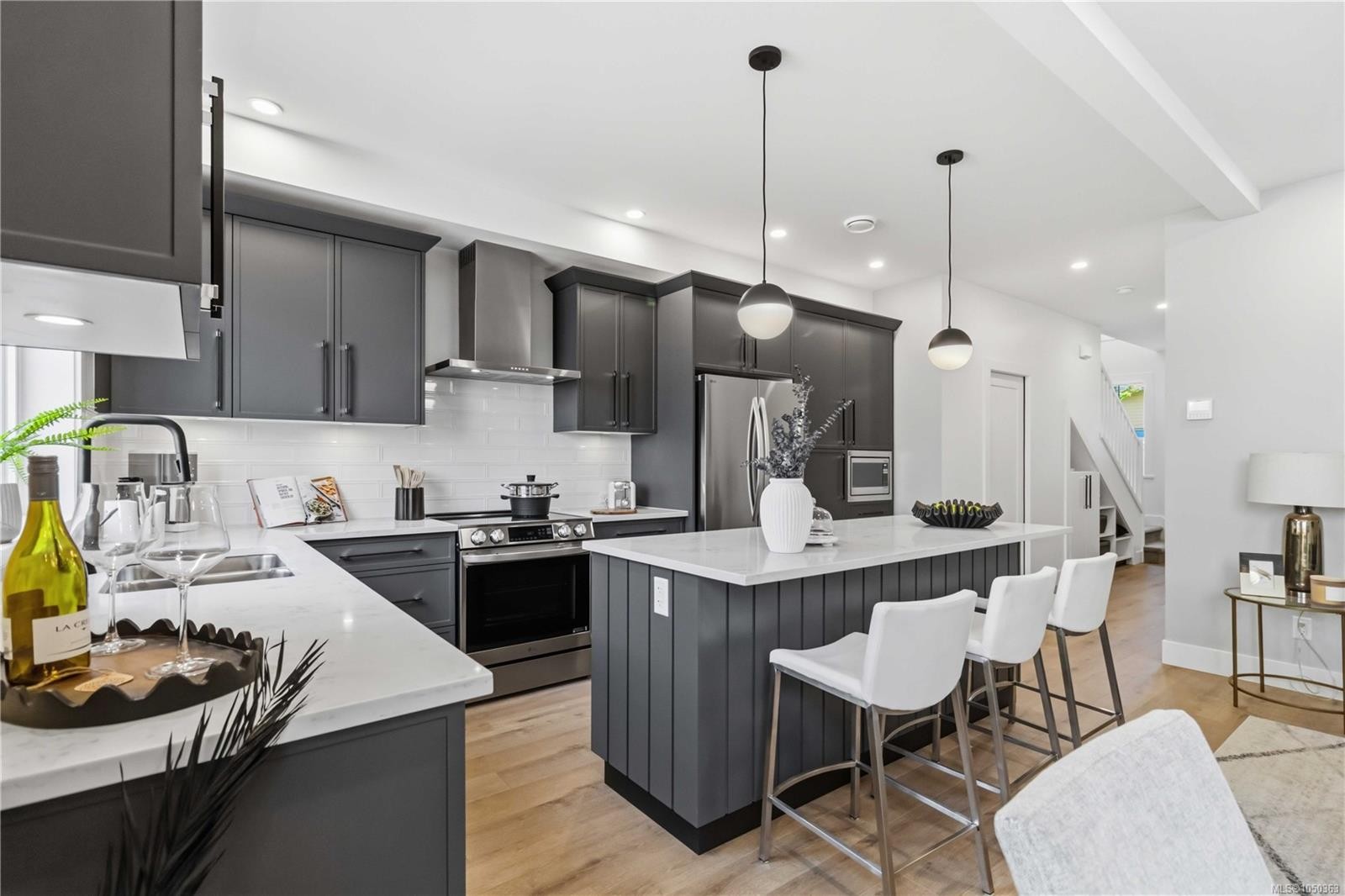 #2-2312 Orchard Ave, Sidney, BC