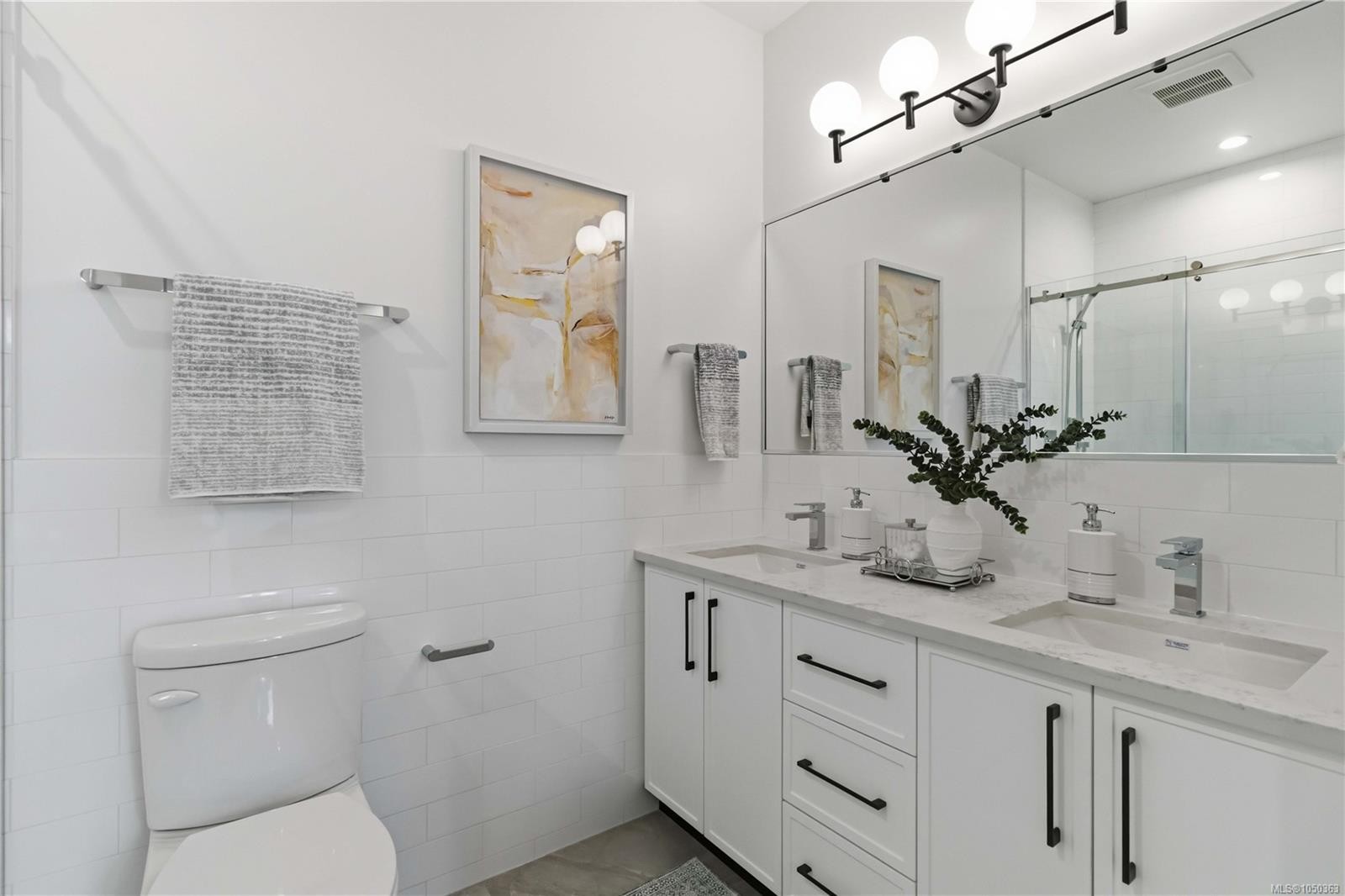 #2-2312 Orchard Ave, Sidney, BC