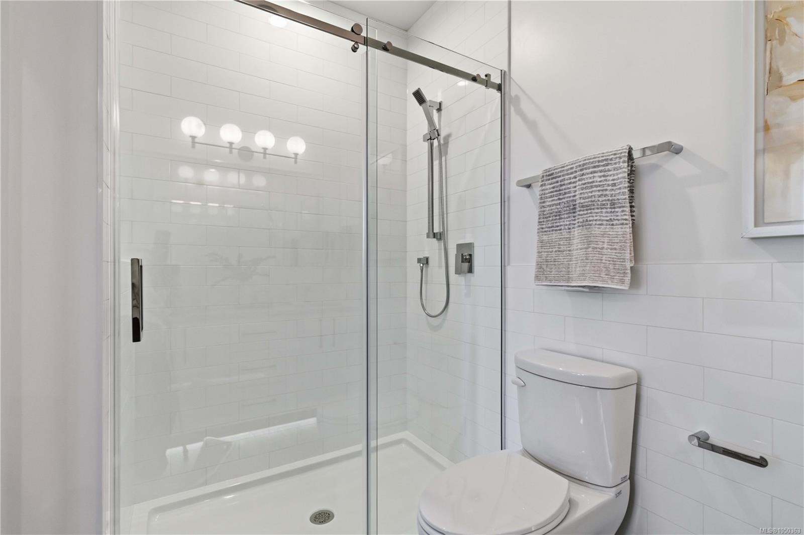 #2-2312 Orchard Ave, Sidney, BC
