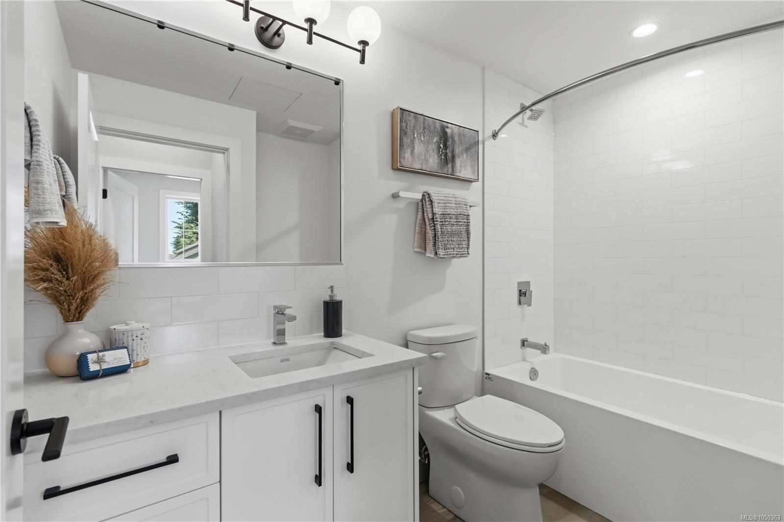 #2-2312 Orchard Ave, Sidney, BC