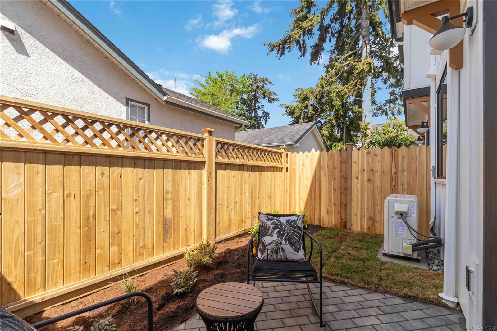#2-2312 Orchard Ave, Sidney, BC