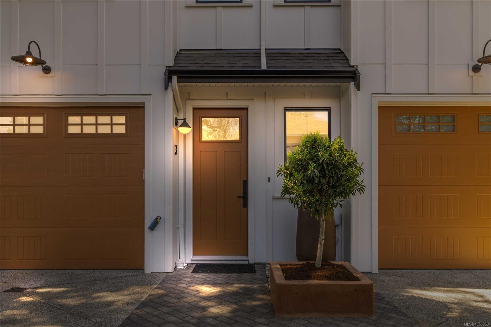 #2-2312 Orchard Ave, Sidney, BC